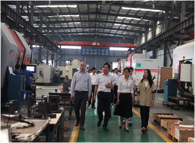 德陽市委兩新組織工委組織黨建指導(dǎo)員蒞臨仟坤集團指導(dǎo)交流黨建