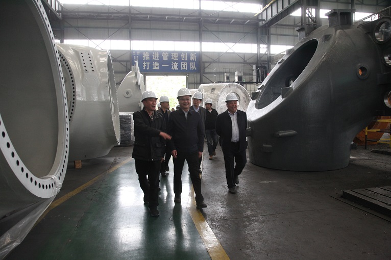 德陽(yáng)市委常委、統(tǒng)戰(zhàn)部部長(zhǎng)何明俊蒞臨仟坤集團(tuán)調(diào)研復(fù)工復(fù)產(chǎn)情況