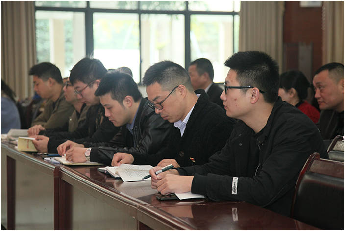 仟坤集團黨委組織召開“不忘初心、牢記使命” 主題教育專題黨課學(xué)習(xí)會