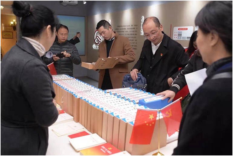 德陽(yáng)市“兩新”組織黨建帶關(guān)建工作推進(jìn)會(huì)在仟坤集團(tuán)舉行