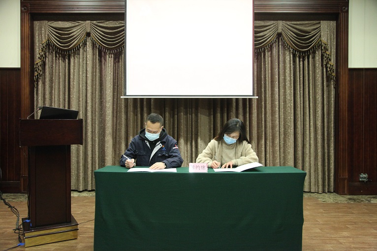 航發(fā)科技葉片分廠黨委與鑫坤機械黨支部召開黨建共建簽約儀式，發(fā)揮黨組織作用，共建促發(fā)展